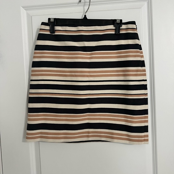 ♥️3 for 25$♥️LOFT Size 6 mini skirt - Picture 1 of 2